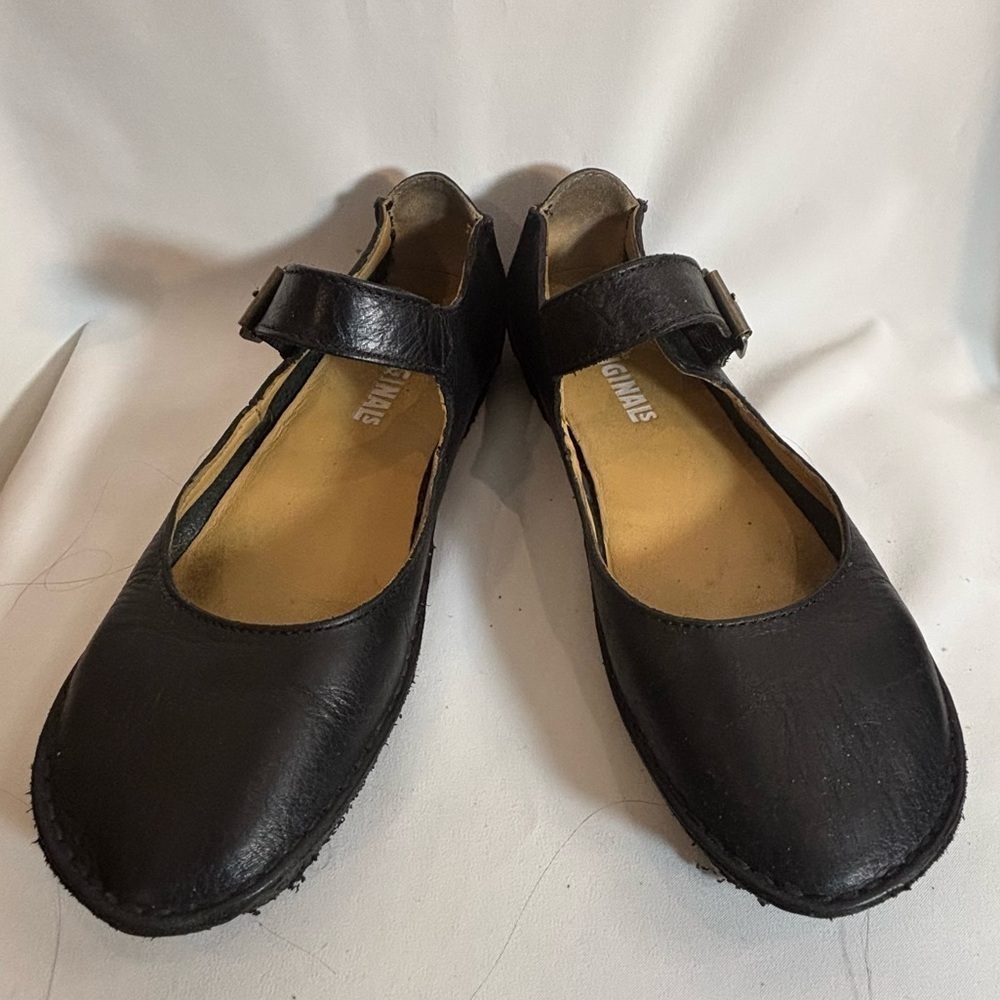 CLARKS ORIGINALS Sz 8 Leather Mary Jane Shoes Ballerina Style Buckle Closure